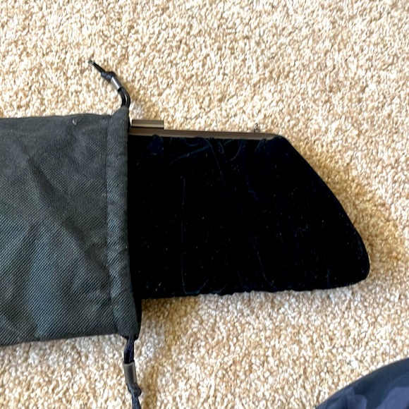 MARYKAY VELVET Black Clutch. Mirror included! - Picture 6 of 6